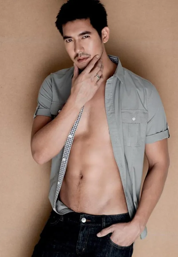 หนุ่มหล่ออกล่ำ