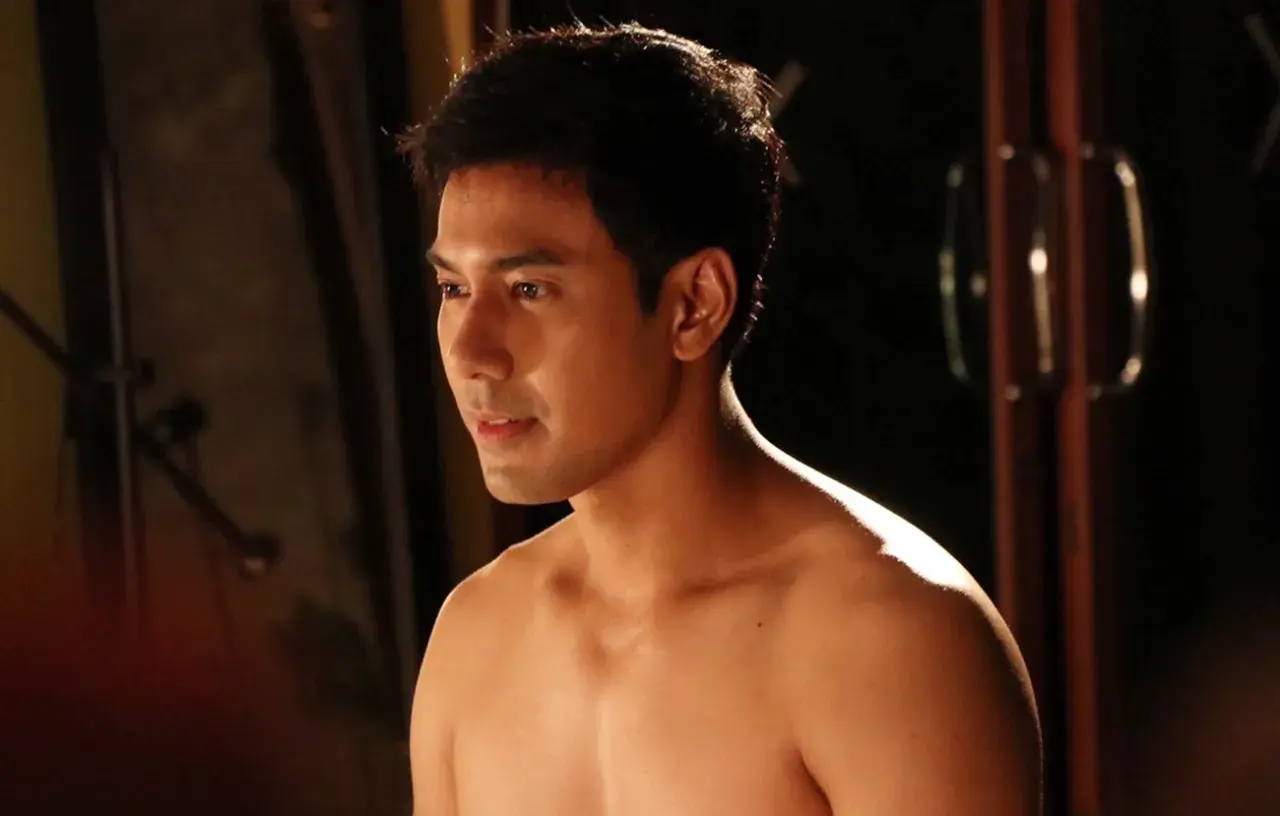 หนุ่มหล่ออกล่ำ