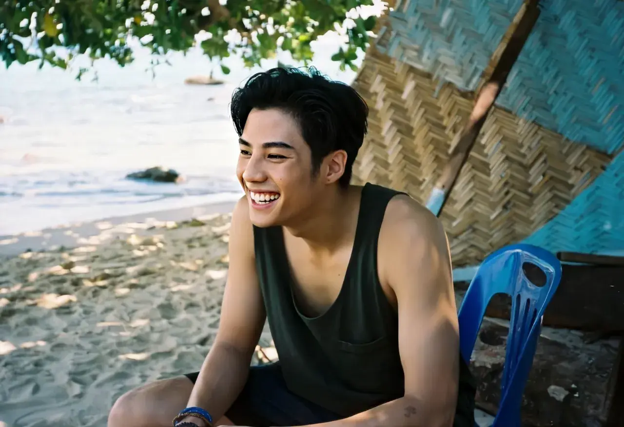 หนุ่มหล่ออกล่ำ