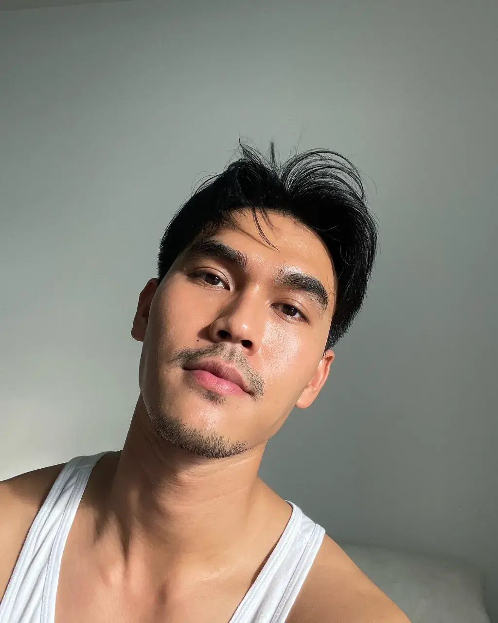 หนุ่มหล่ออกล่ำ