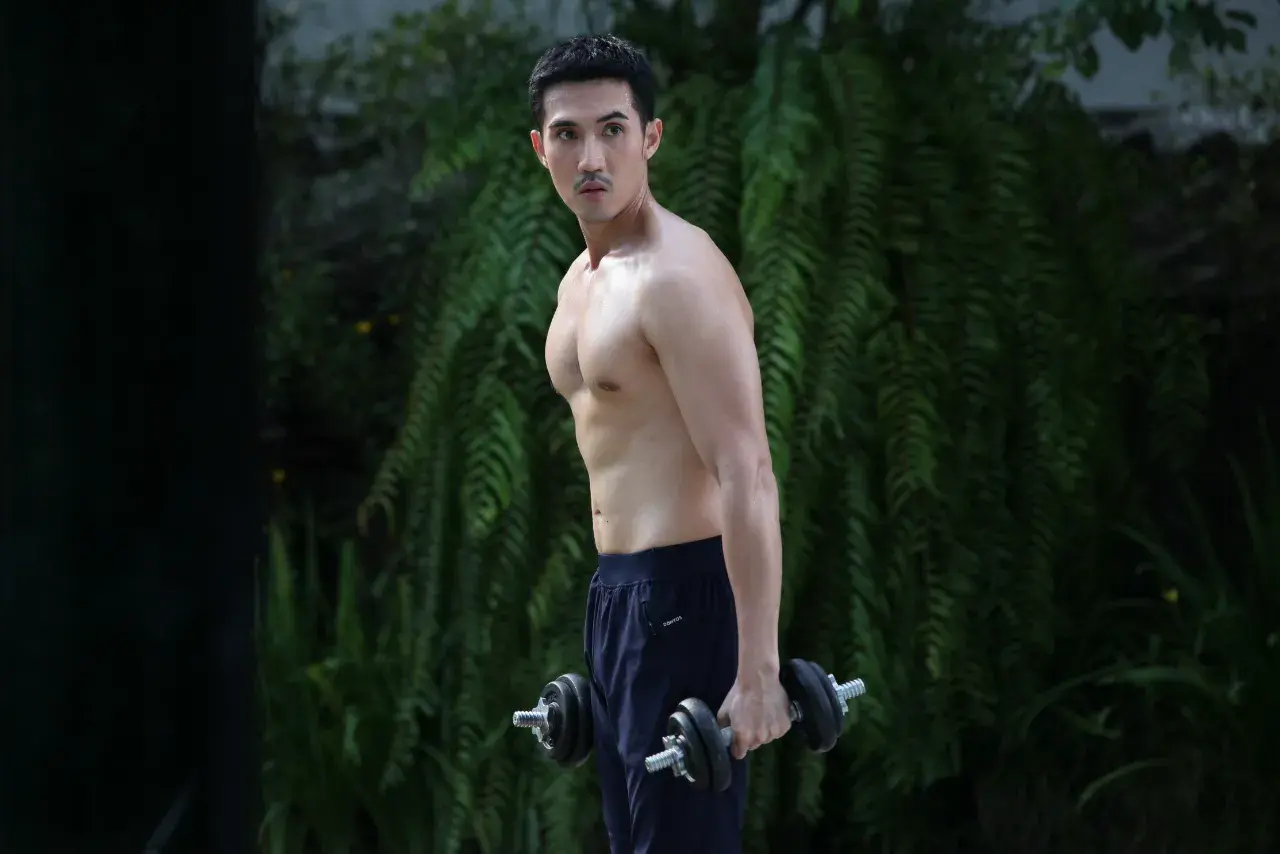 หนุ่มหล่ออกล่ำ