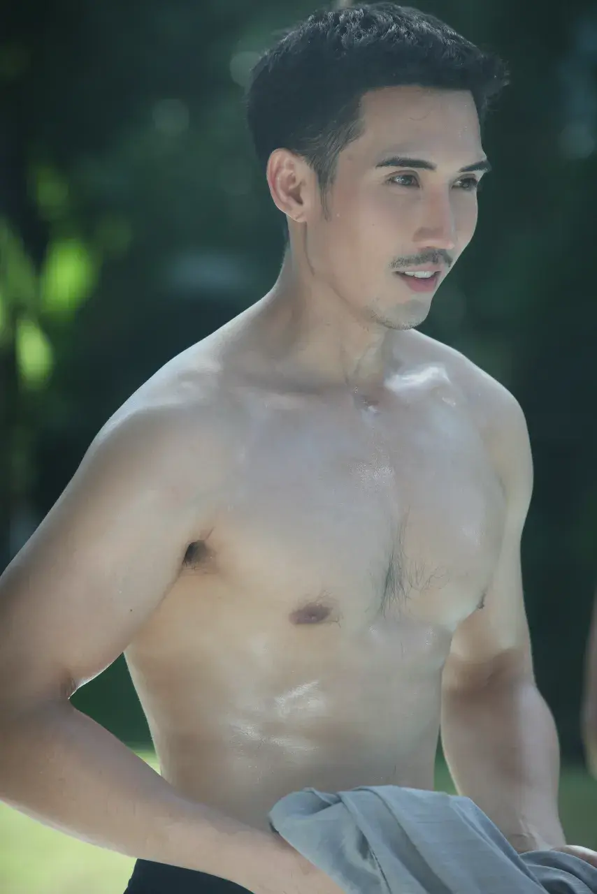 หนุ่มหล่ออกล่ำ