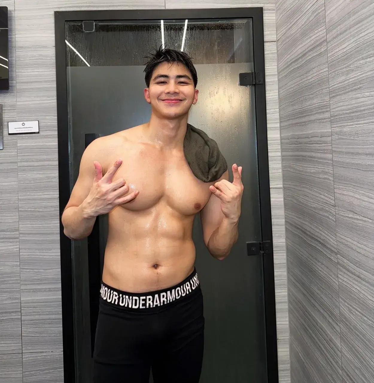 ล่ำน่ากอดน่ากัดงัมๆ
