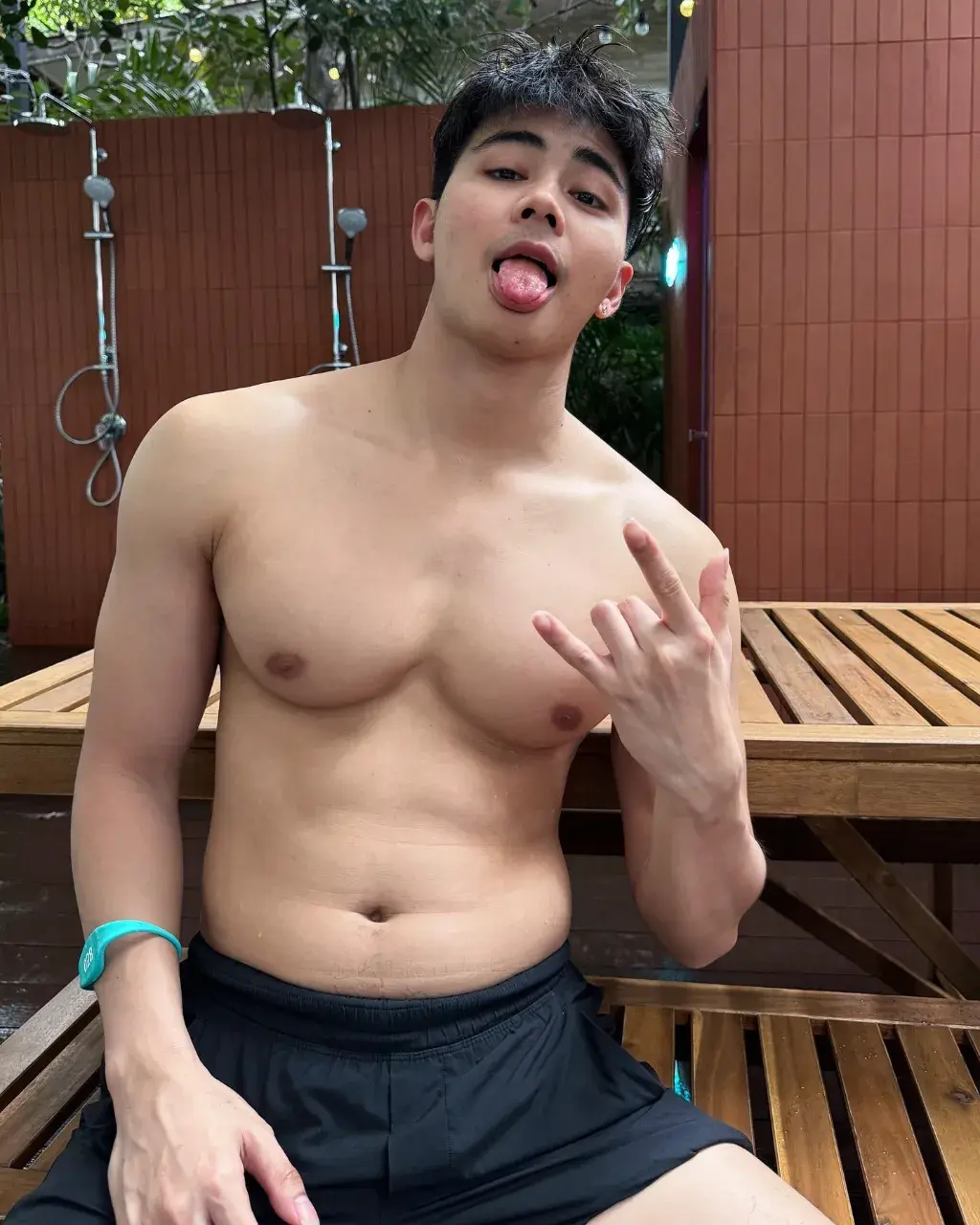 ล่ำน่ากอดน่ากัดงัมๆ