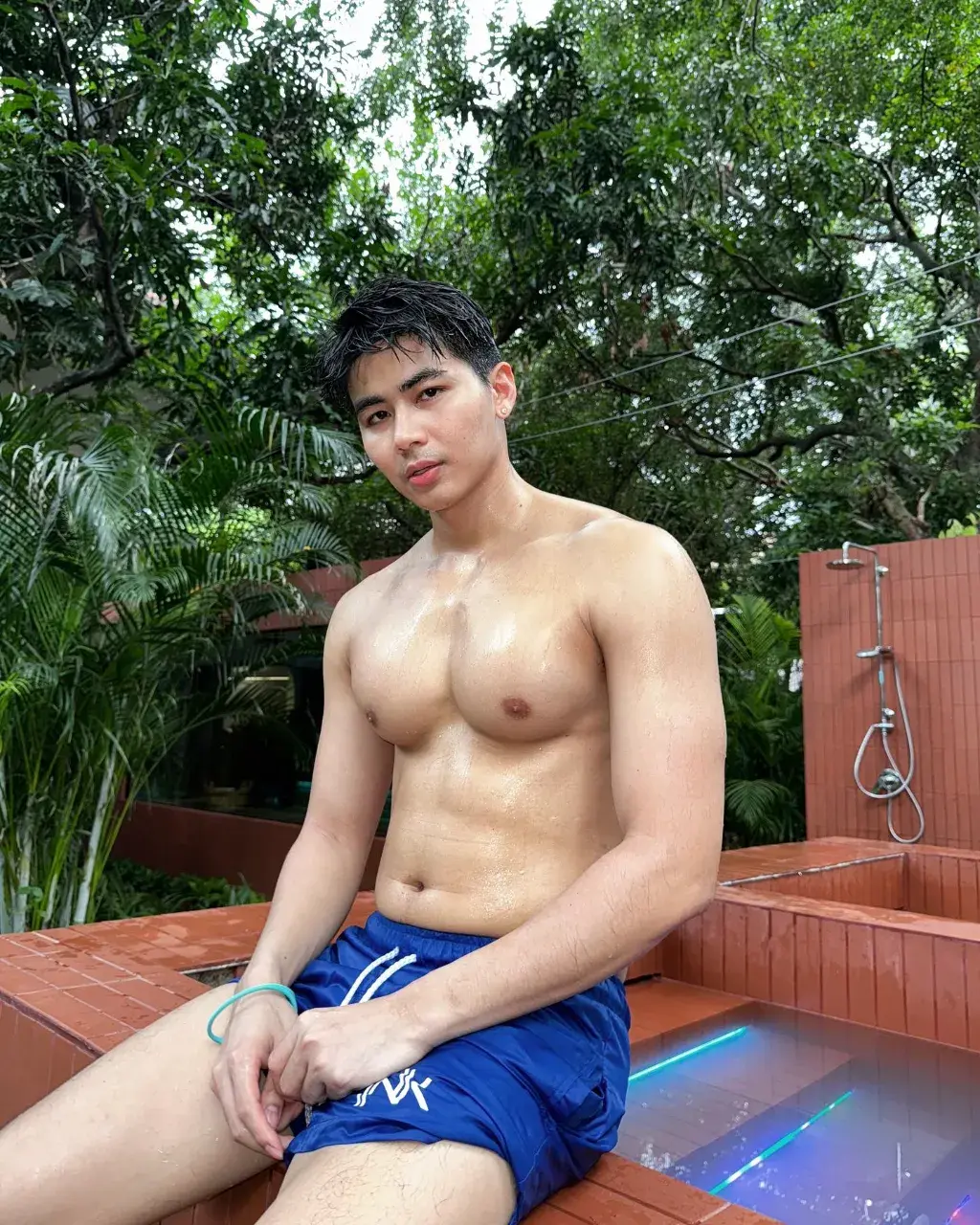 ล่ำน่ากอดน่ากัดงัมๆ