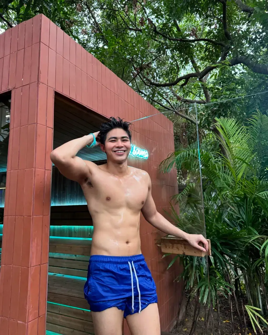 ล่ำน่ากอดน่ากัดงัมๆ