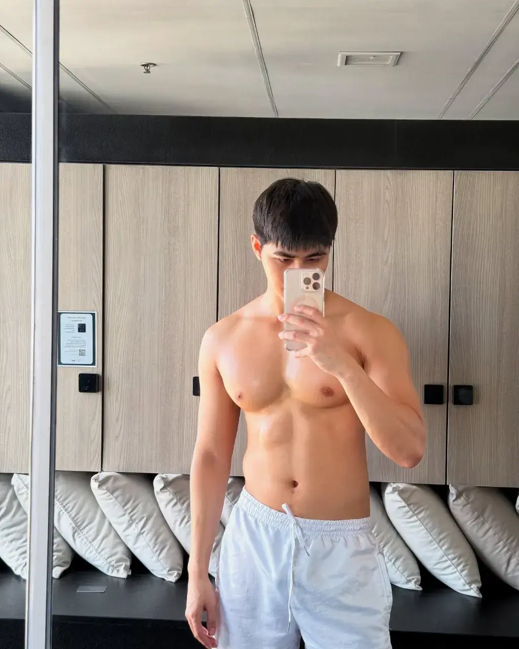 ล่ำน่ากอดน่ากัดงัมๆ