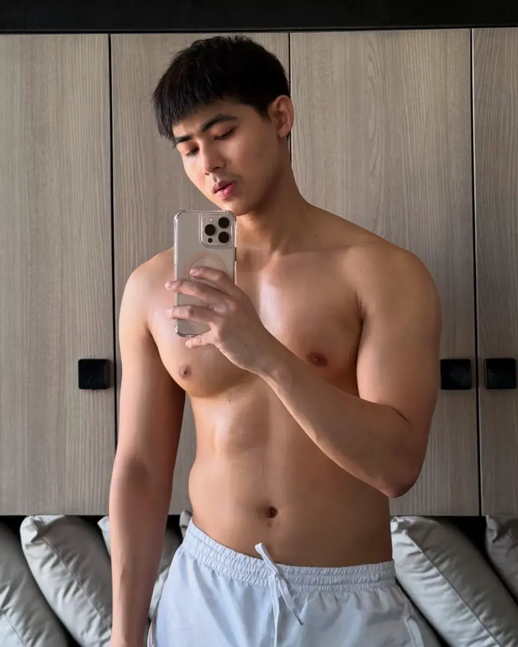 ล่ำน่ากอดน่ากัดงัมๆ