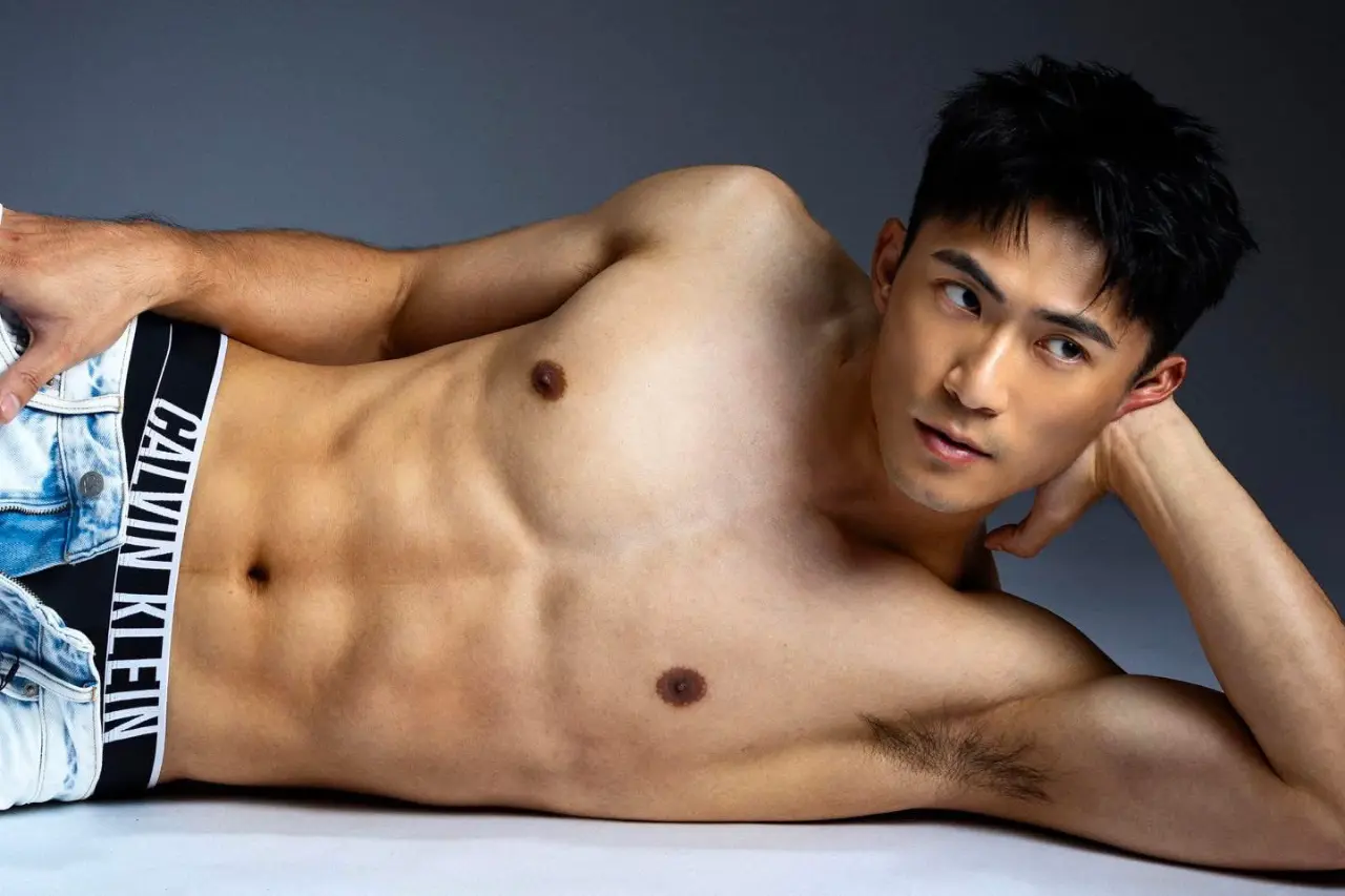 ถอดโชว์เรือนร่าง 2932