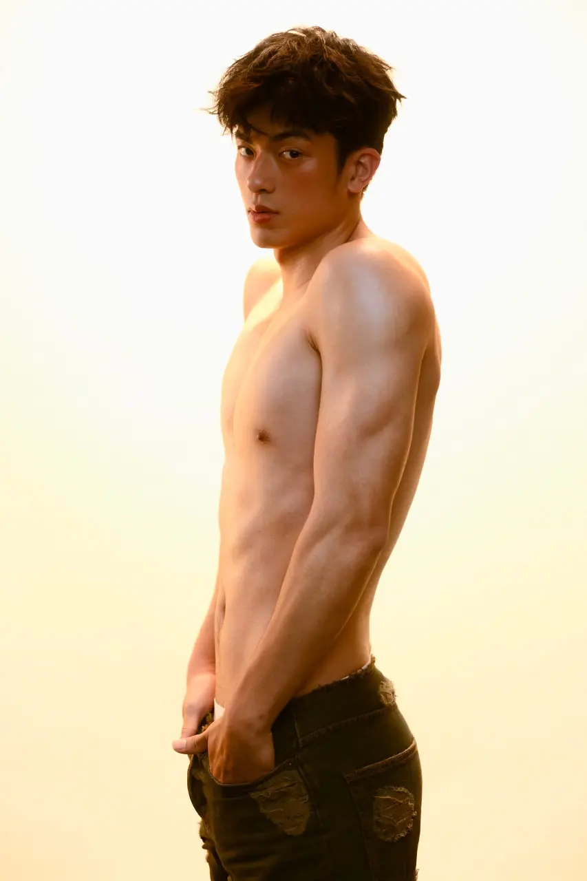 ถอดโชว์เรือนร่าง 2932