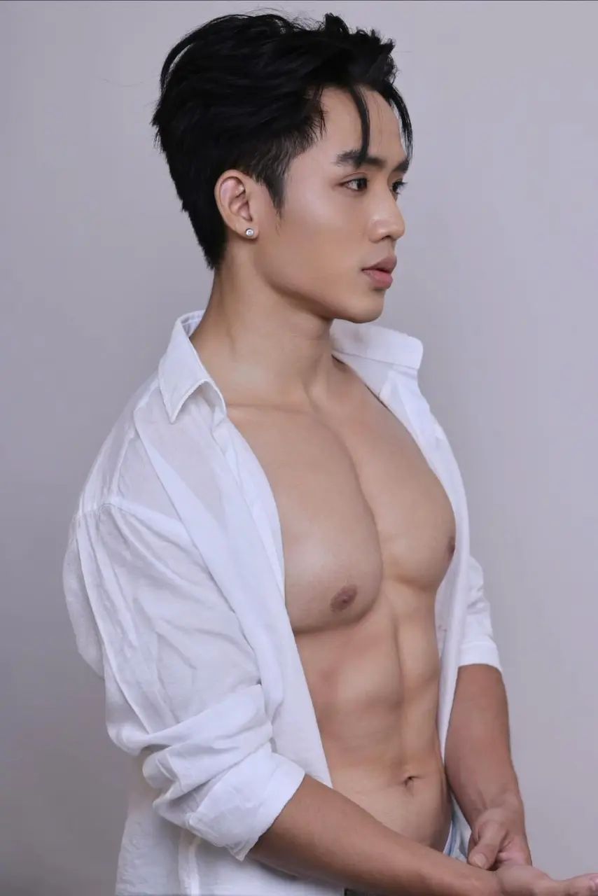 ผู้ชายนมแน่น (7)