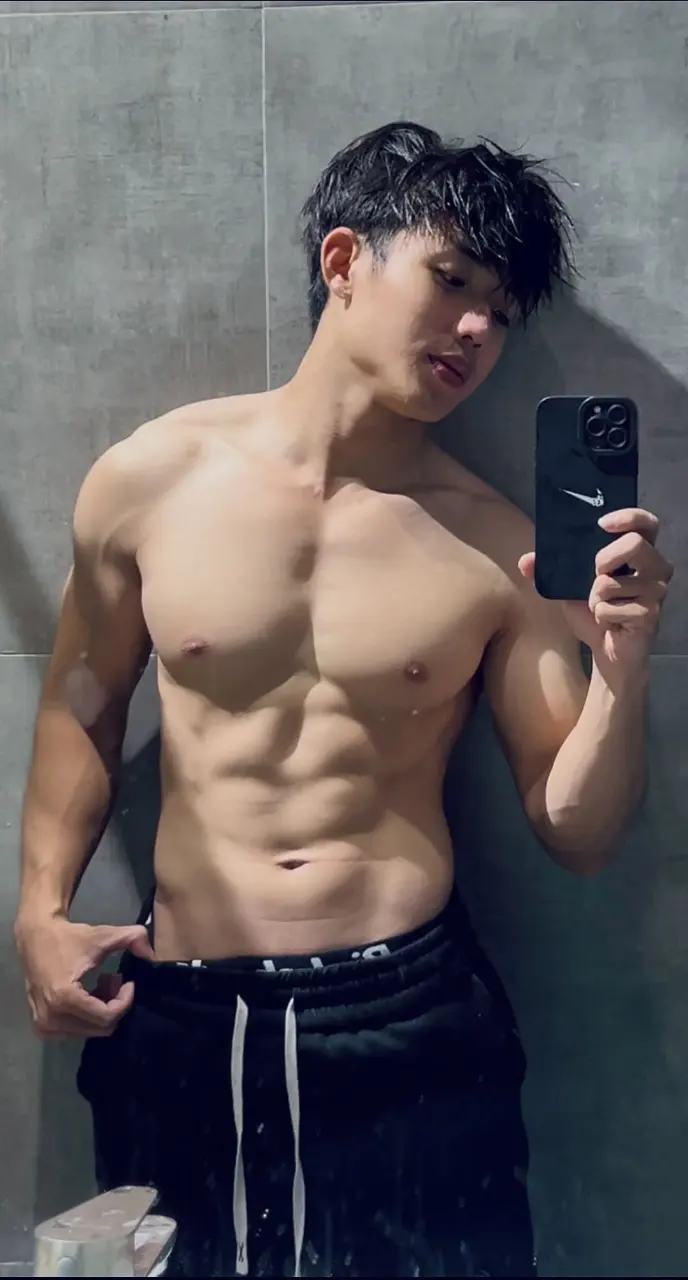 ผู้ชายนมแน่น (7)