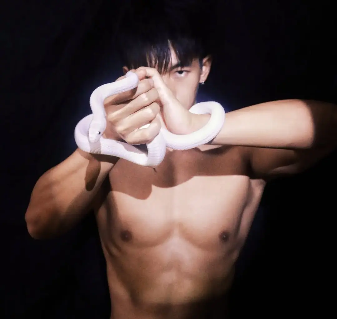 ผู้ชายกับงู