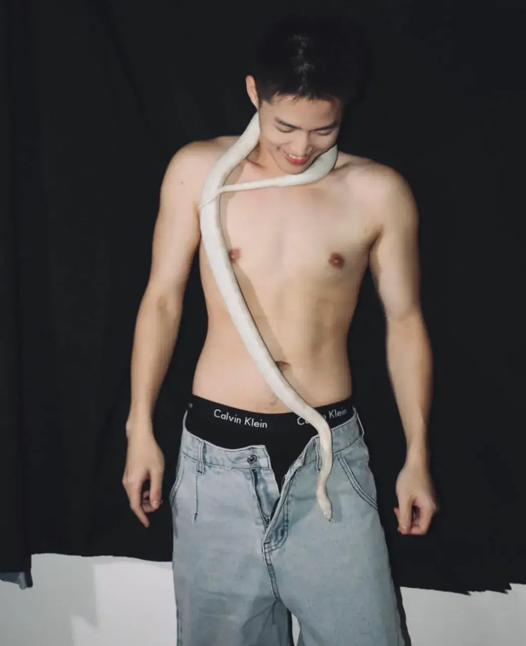 ผู้ชายกับงู