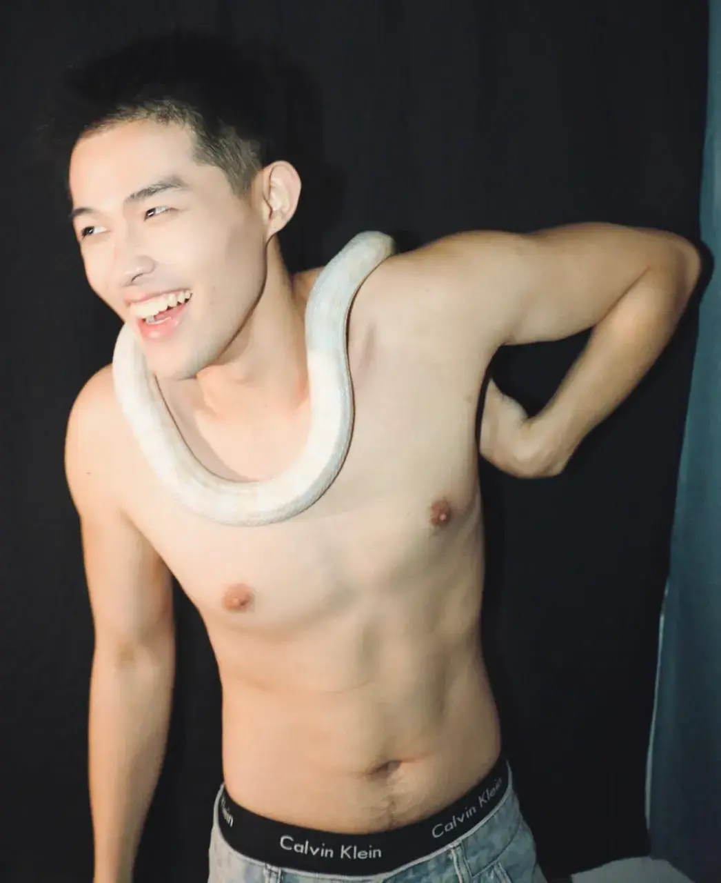 ผู้ชายกับงู