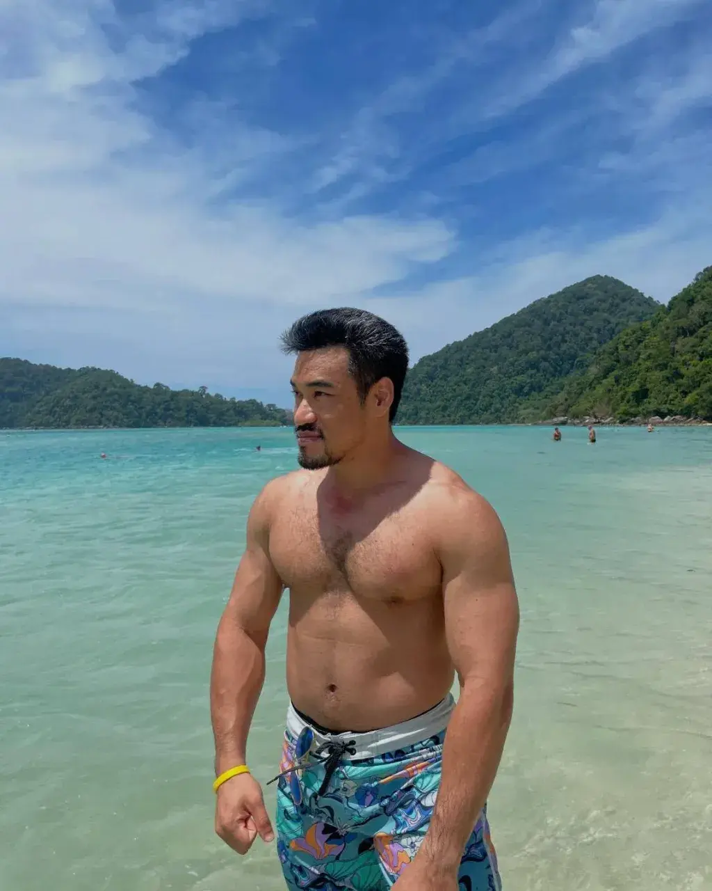 เธอทำแผ่นดินไหวในท้อง