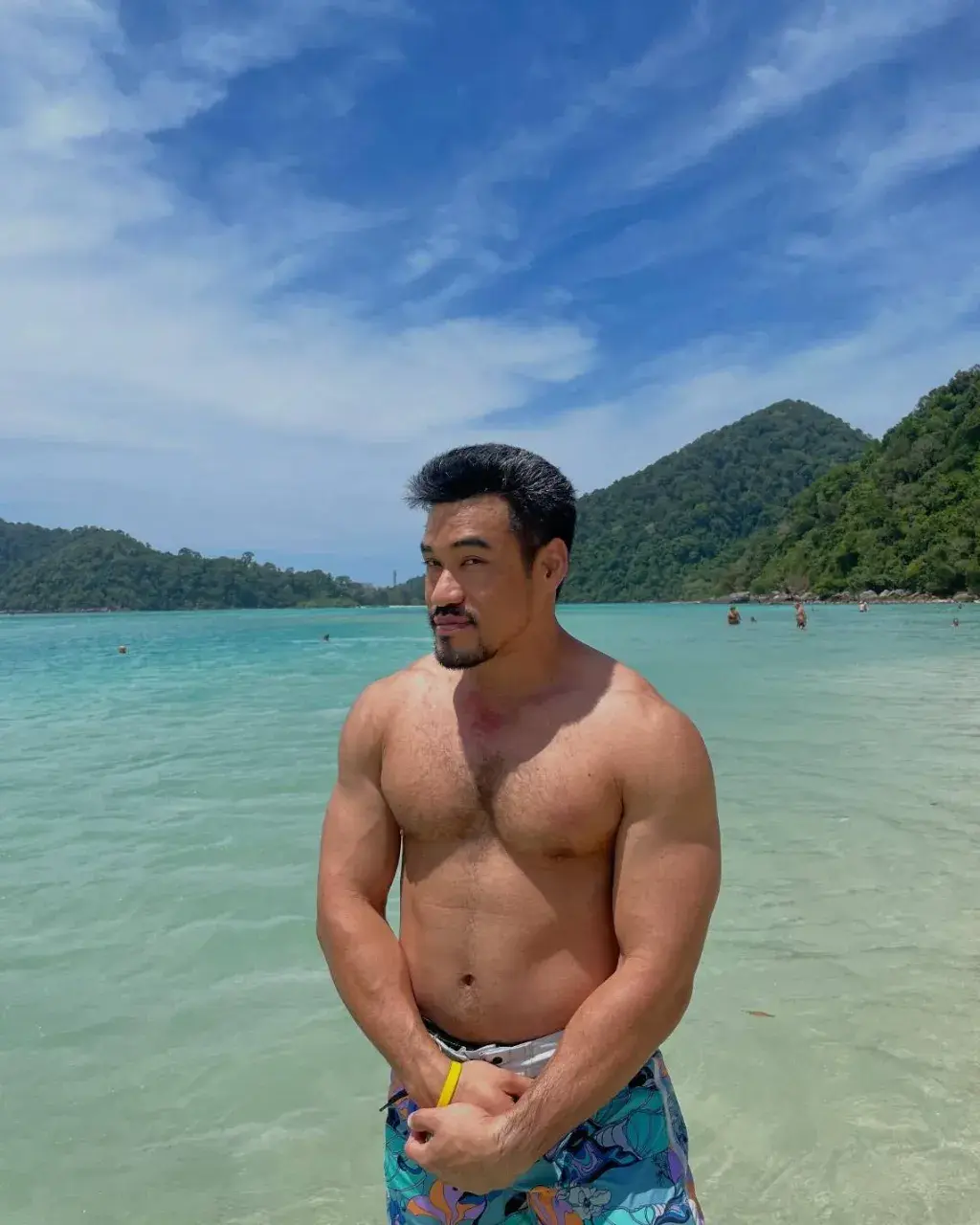 เธอทำแผ่นดินไหวในท้อง