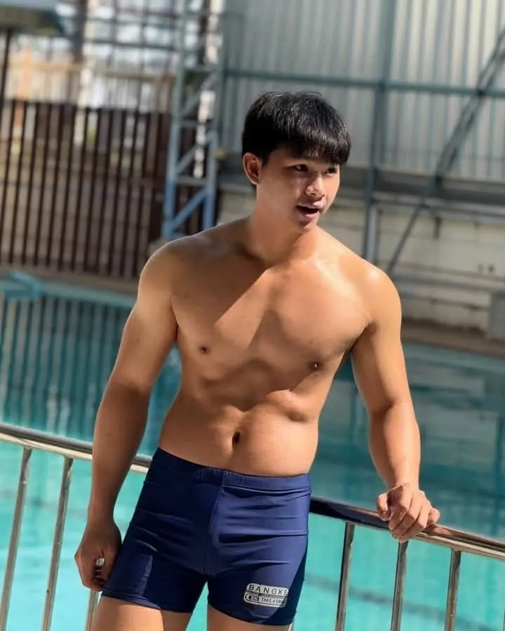 รูปหล่อเร้าอารมณ์ . 1