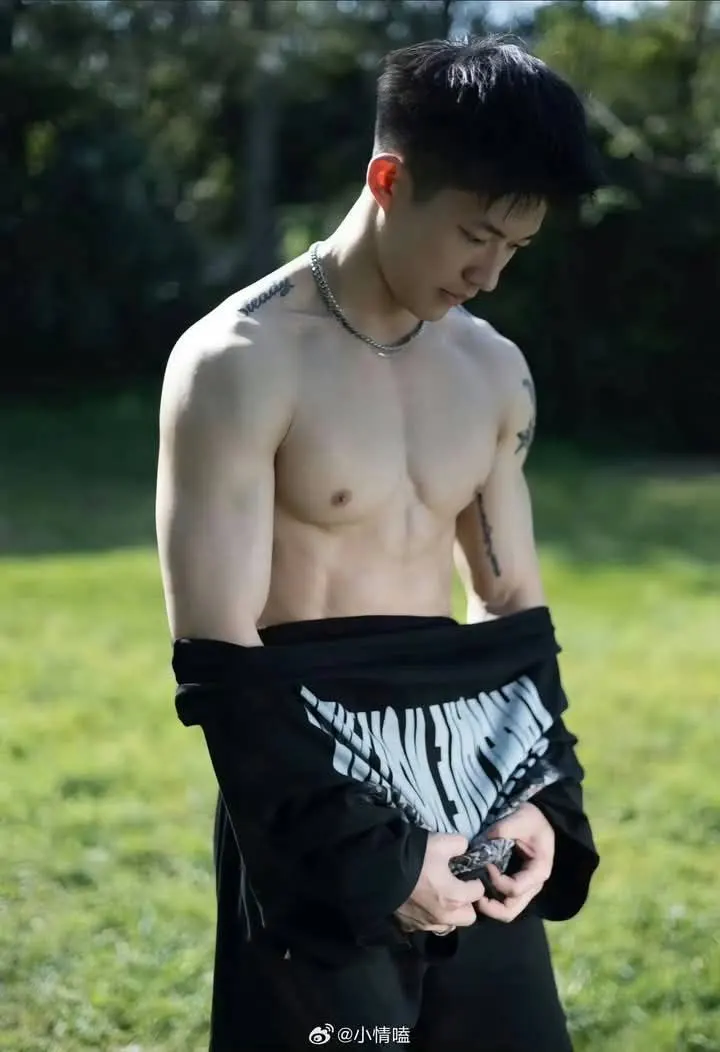 รูปหล่อเร้าอารมณ์ . 1