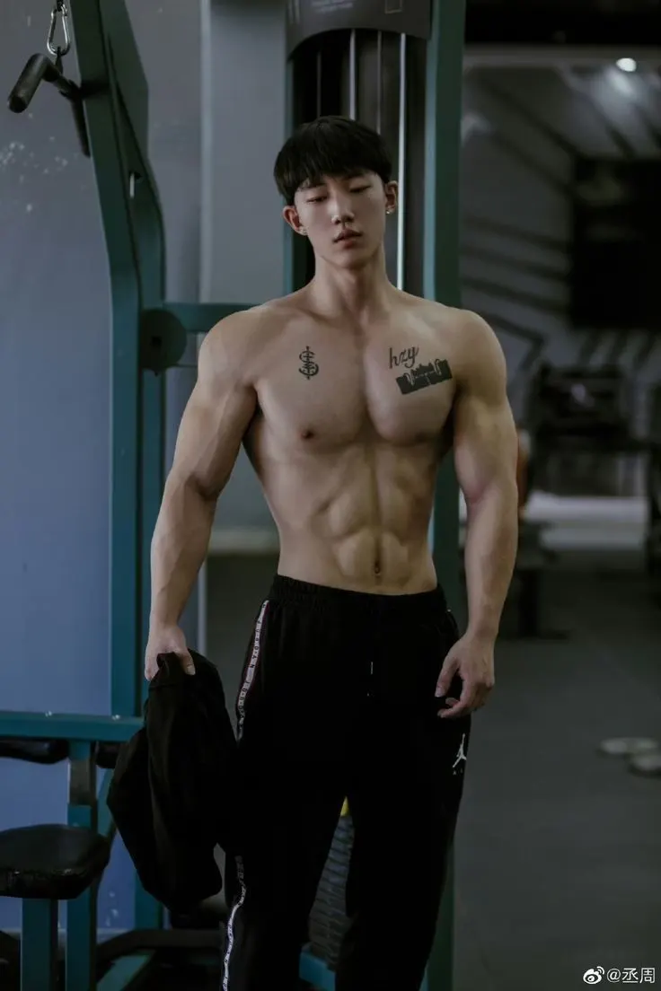 รูปหล่อเร้าอารมณ์ . 1