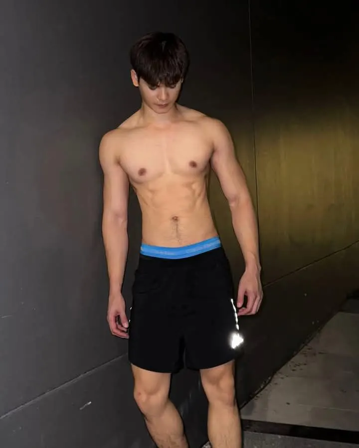 รูปหล่อเร้าอารมณ์ . 1