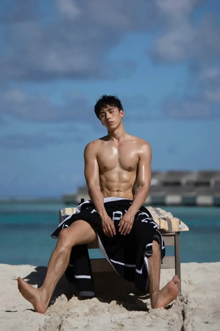 รูปหล่อเร้าอารมณ์ . 2