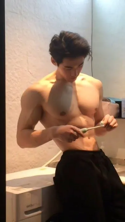 รูปหล่อเร้าอารมณ์ . 2