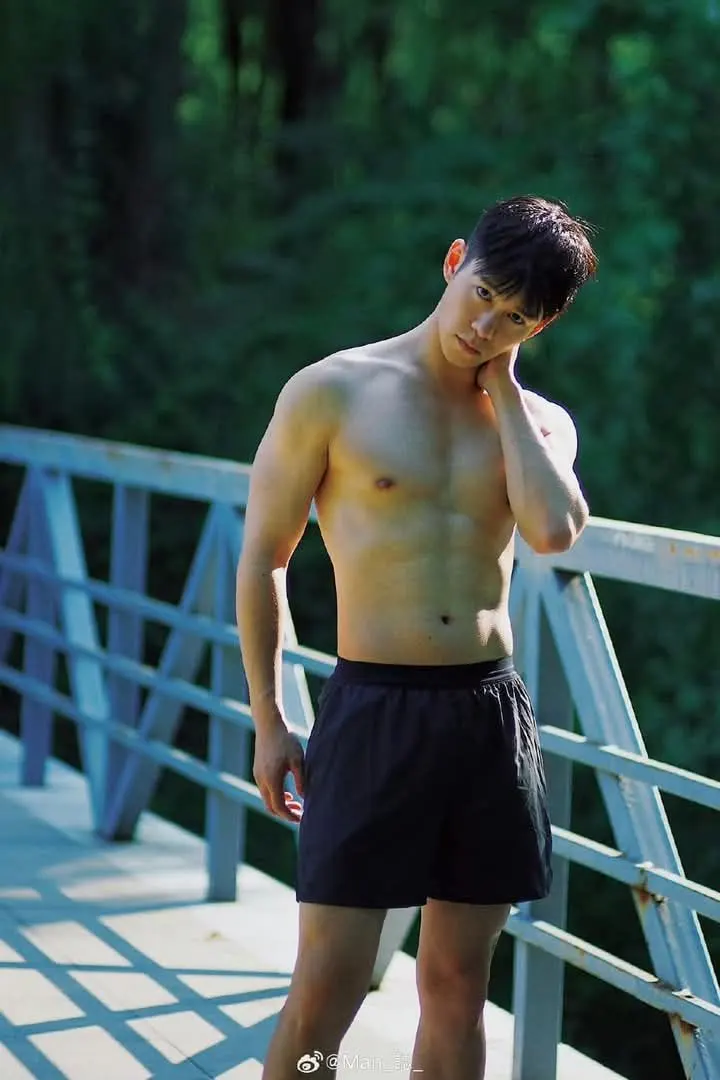 รูปหล่อเร้าอารมณ์ . 2