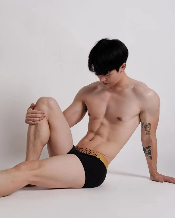 รูปหล่อเร้าอารมณ์ . 2