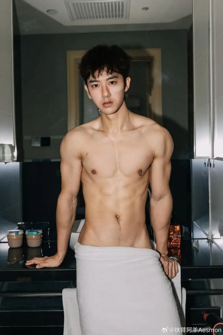 รูปหล่อเร้าอารมณ์ . 2