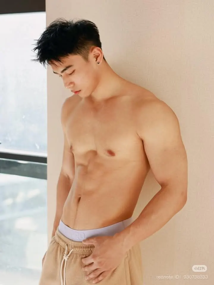 รูปหล่อเร้าอารมณ์ . 2