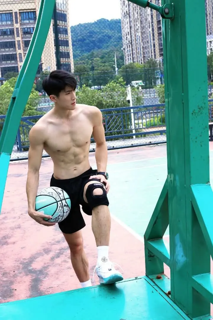 รูปหล่อเร้าอารมณ์ . 2