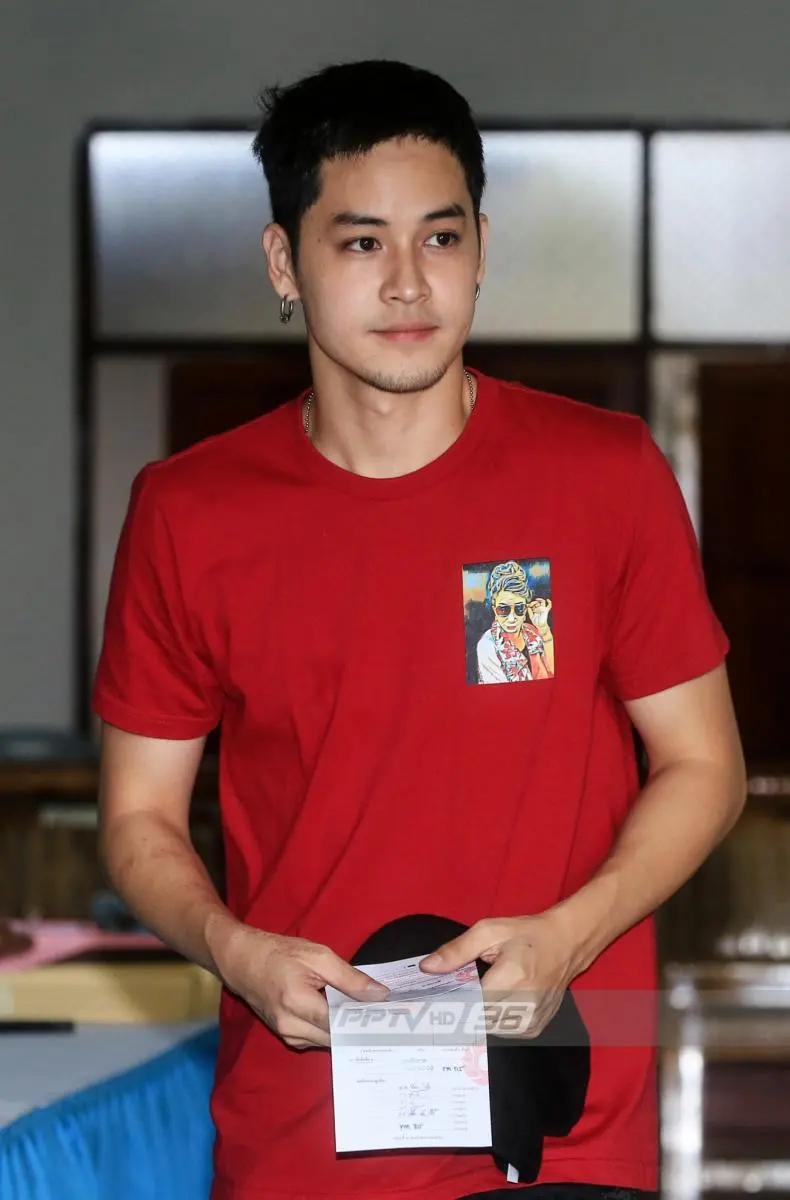 ซับเหงื่อแลกรักหนุ่มชุดแดง
