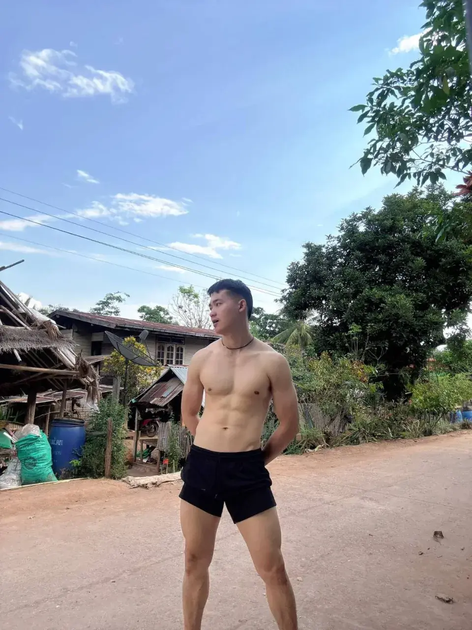 พลังหนุ่มชวนล่มหลง