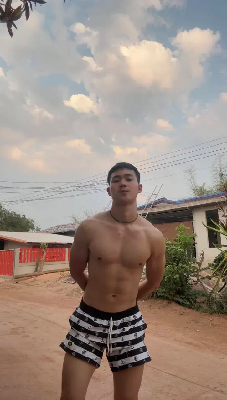 พลังหนุ่มชวนล่มหลง