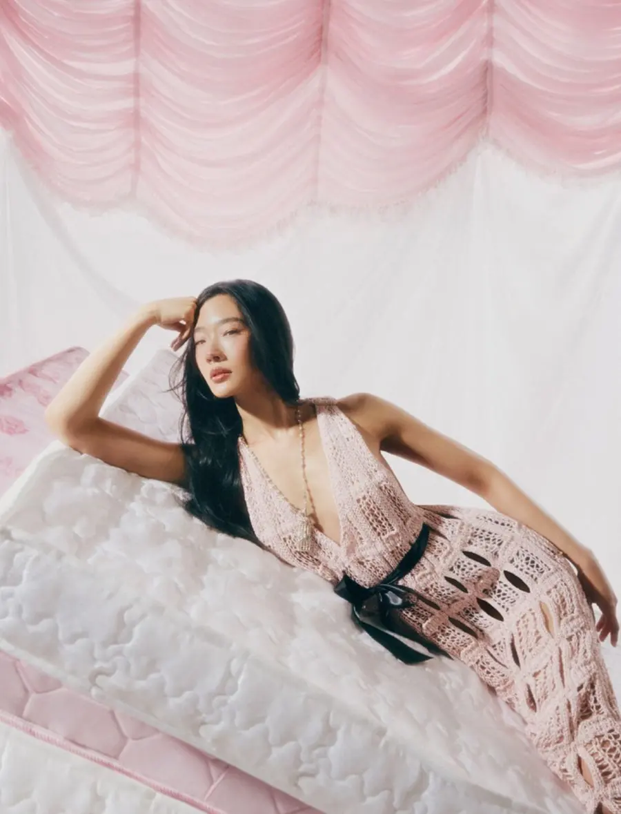 ออกแบบ ชุติมณฑน์ @ Harper's BAZAAR Singapore March 2025