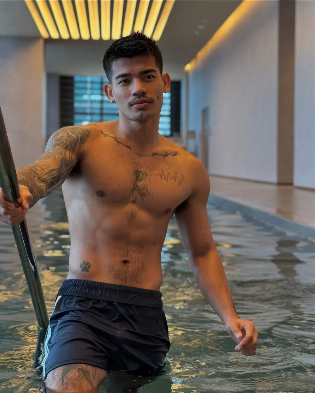 Swimsuit : Clark Marinay