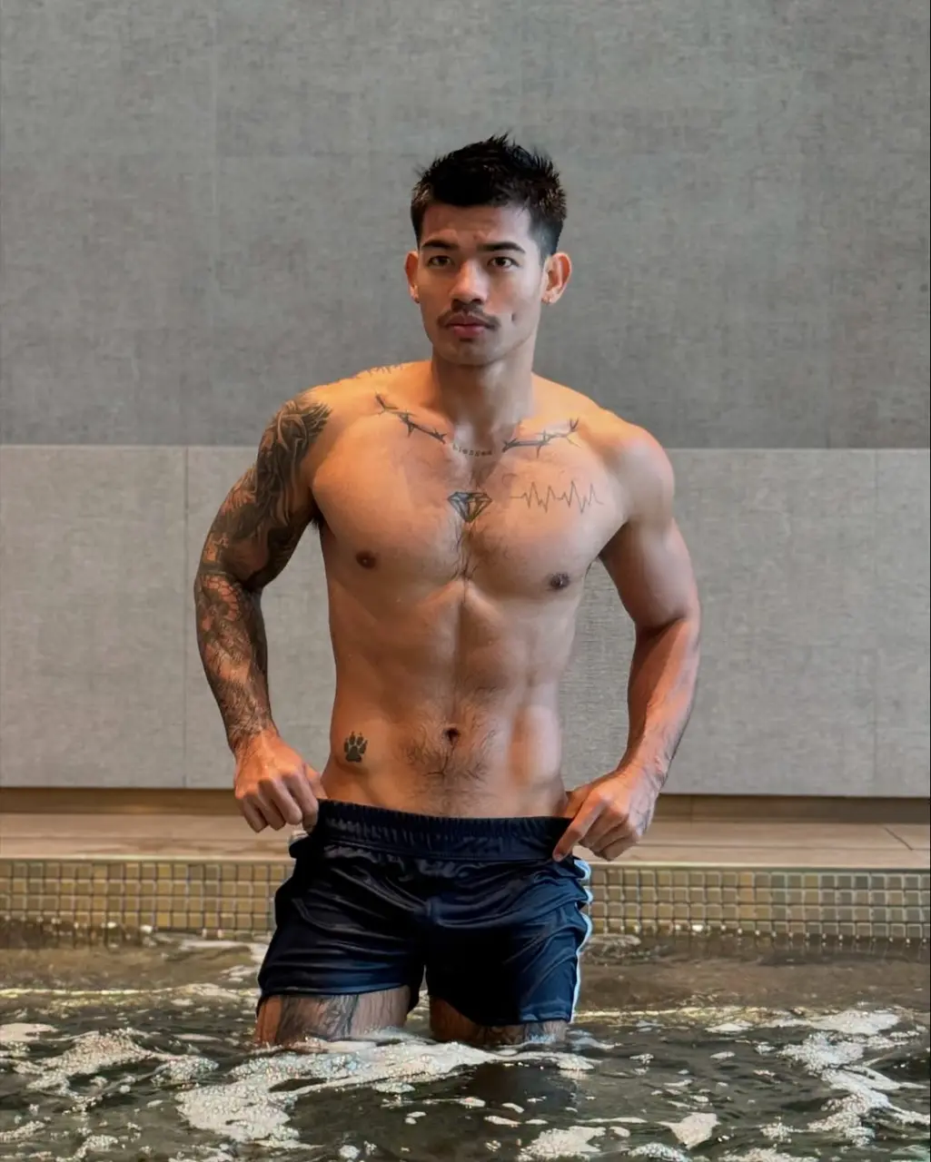 Swimsuit : Clark Marinay