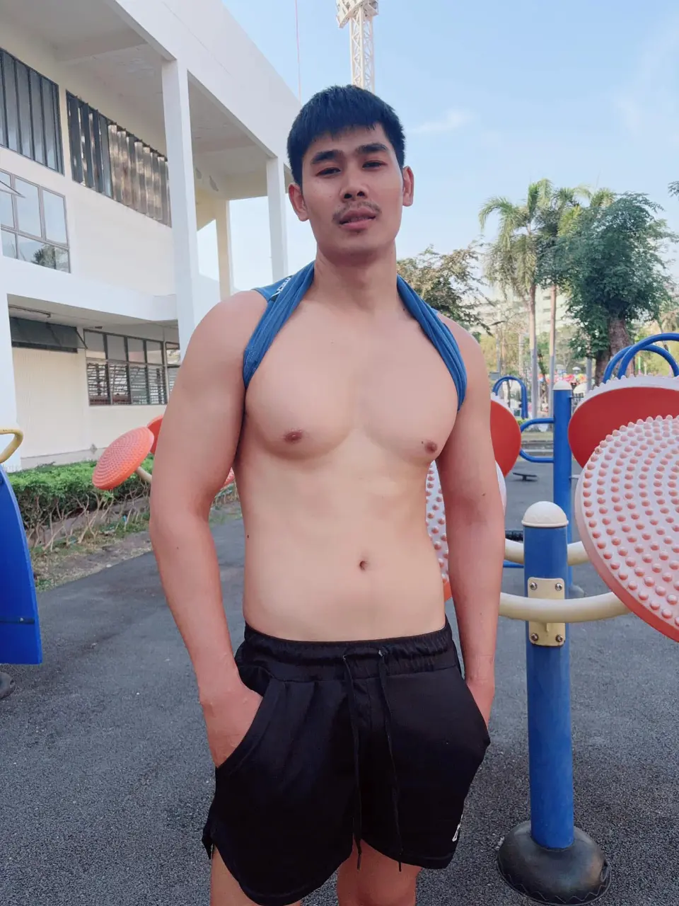 หล่อ