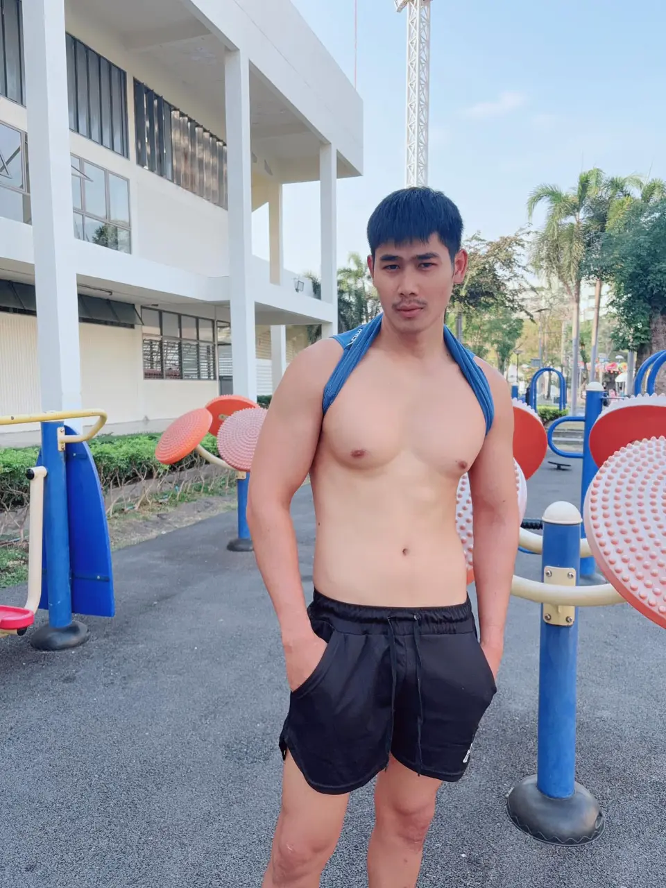 หล่อ