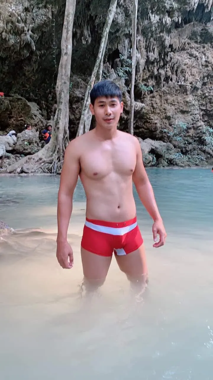 หล่อ