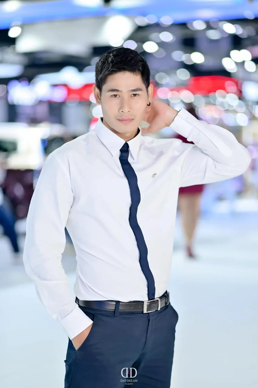 หล่อ