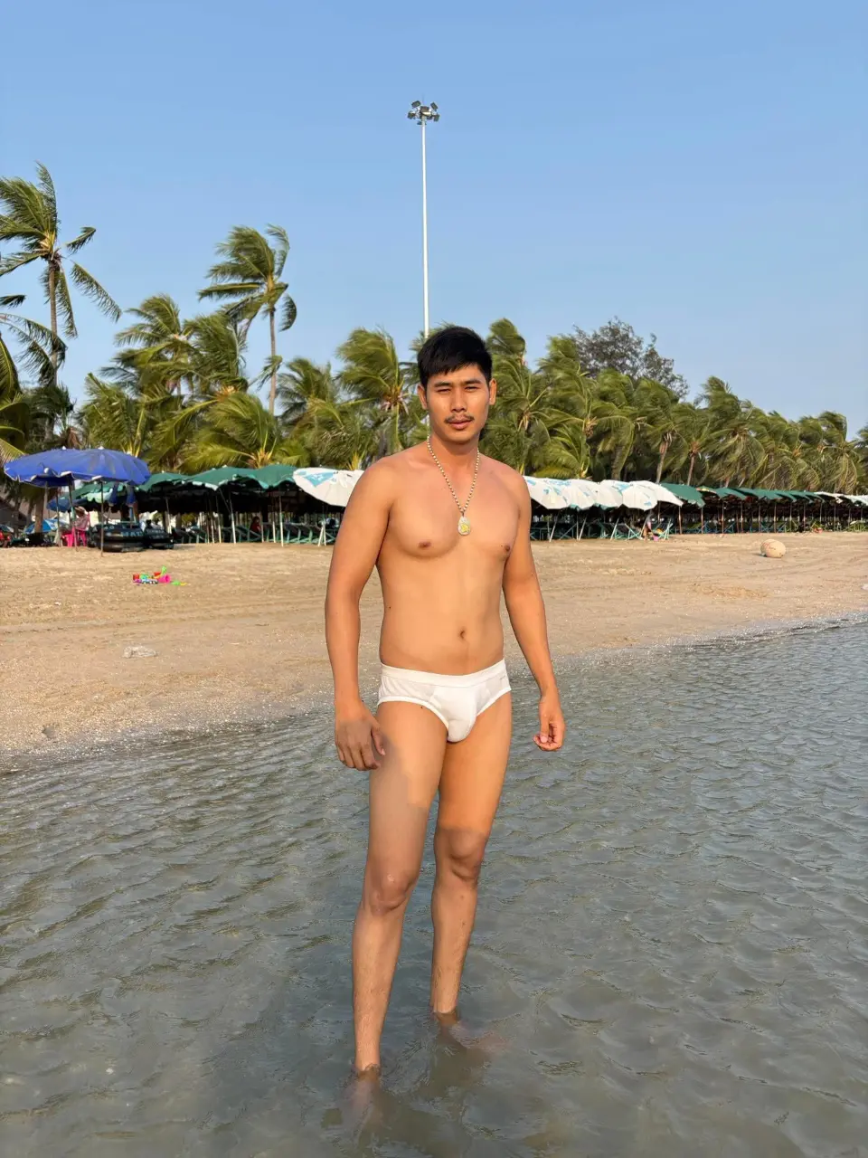 หล่อ