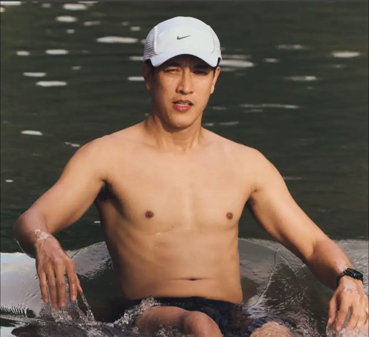 กอดรัดฟัดเลีย
