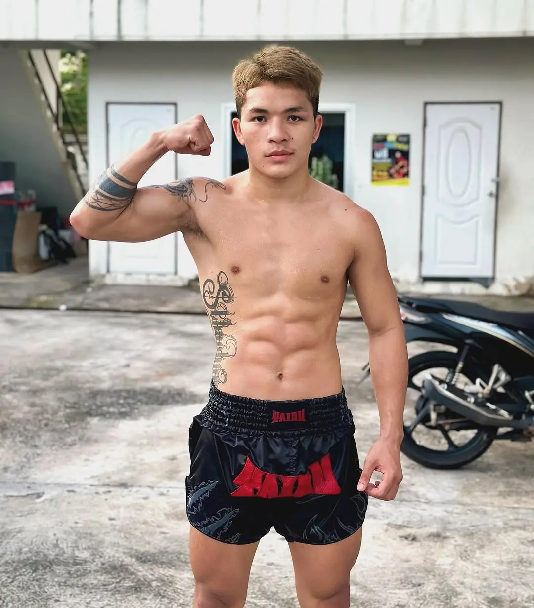 มวยโค้ก อ๊อกมั้ย