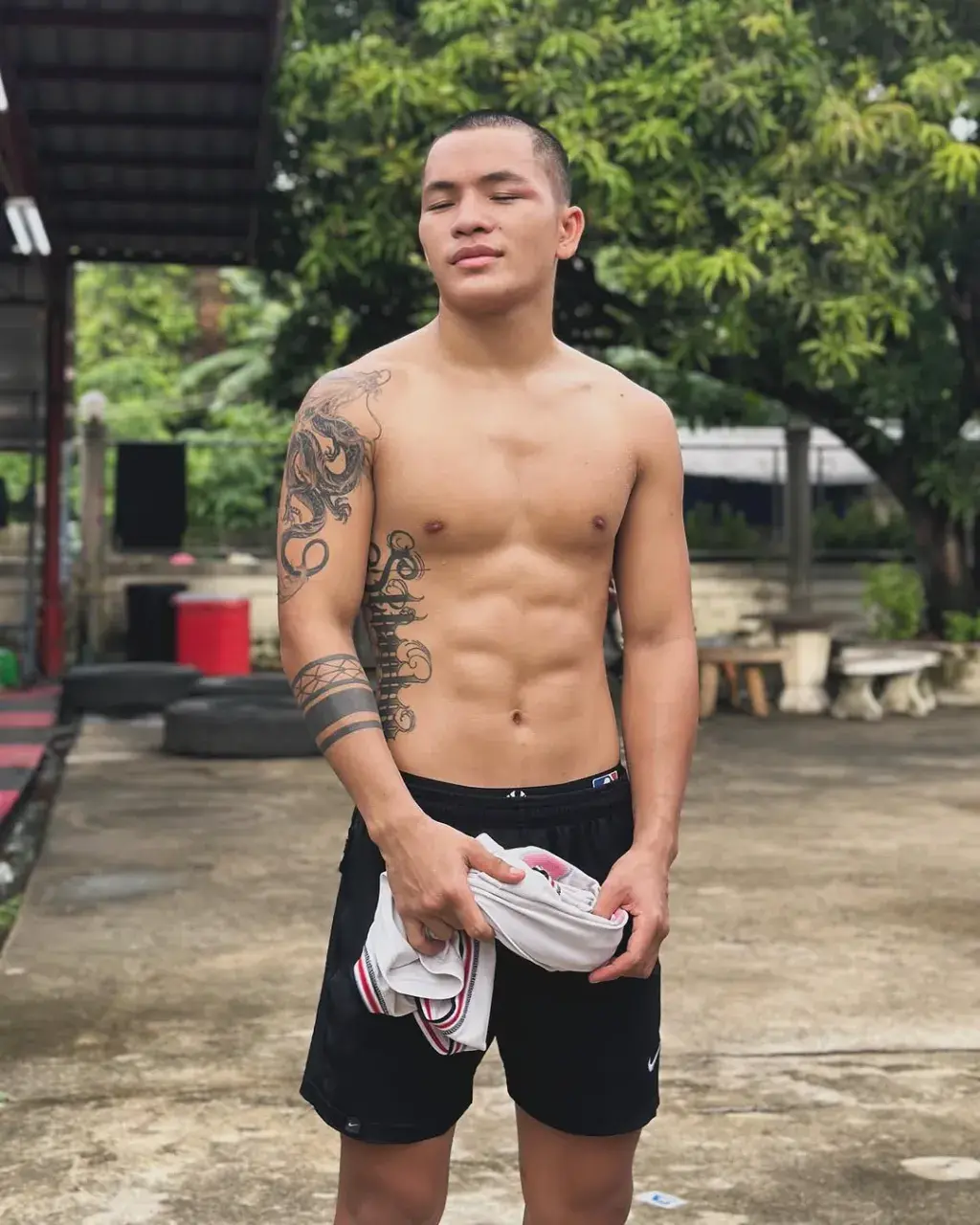 นักมวย แน่นหนัก
