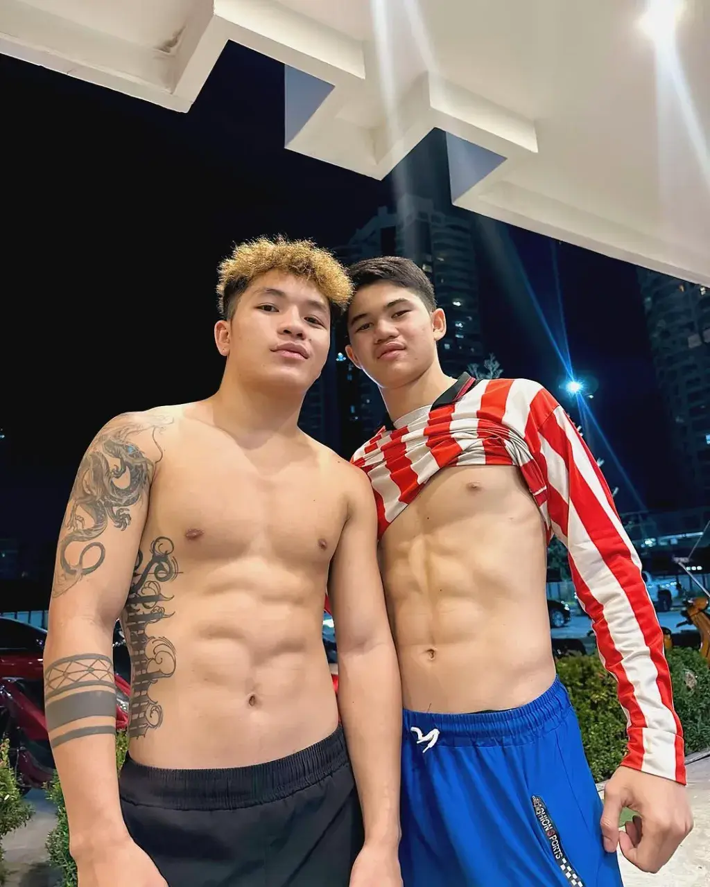 คลั่งไคล้ชายถอดผ้า