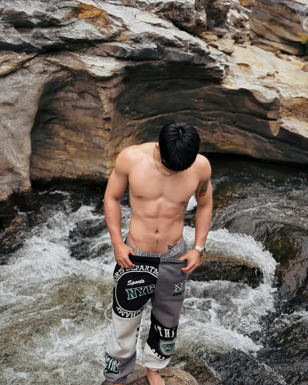 คลั่งไคล้ชายถอดผ้า