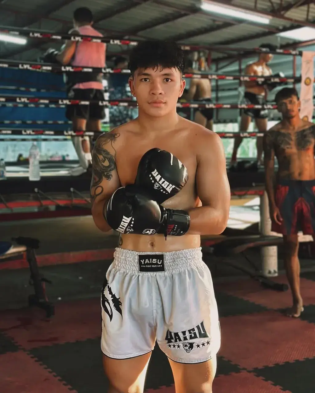 คลั่งรักนักมวยไทย