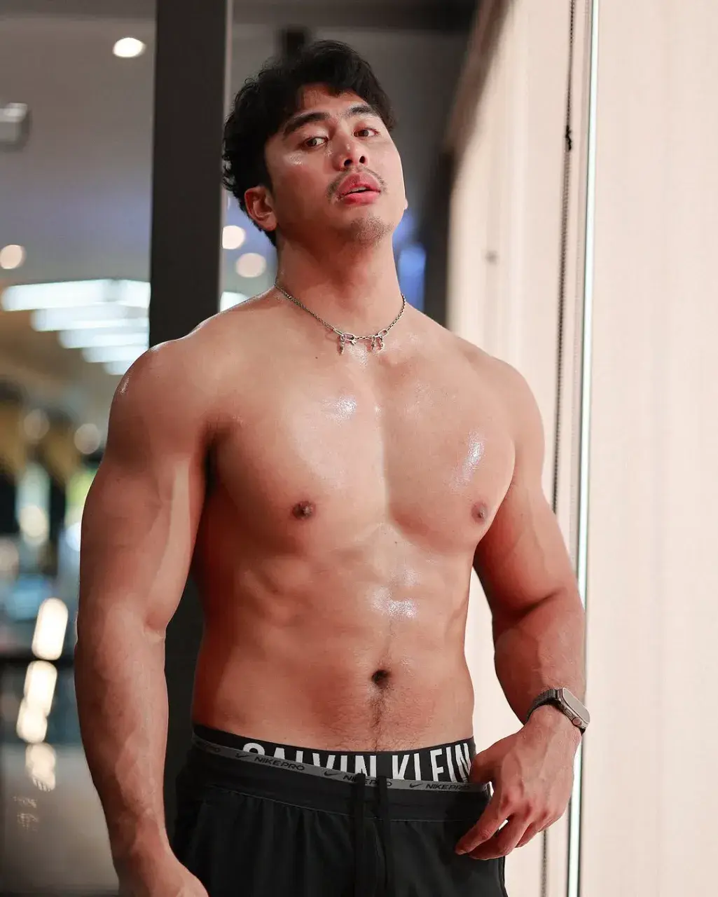 พี่ล่ำทำฉันแตก